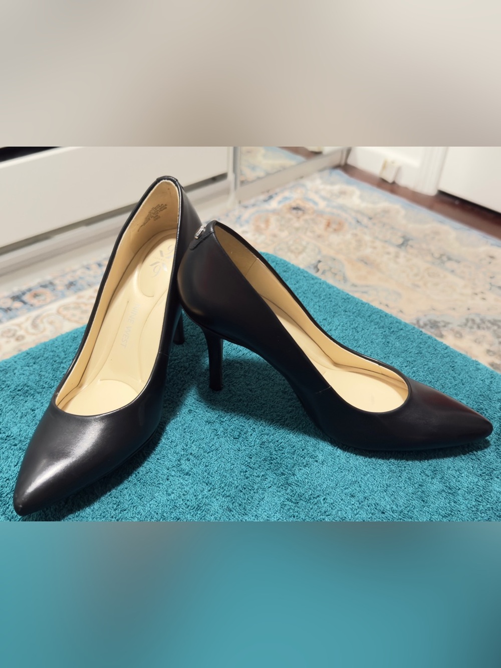 Nine West Black Leather Classic Pointed Pumps